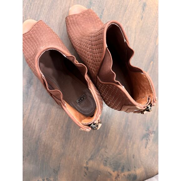 Ugg Leather Peep Toe Wedge Heels - Womens US Size 9 - Picture 6 of 8